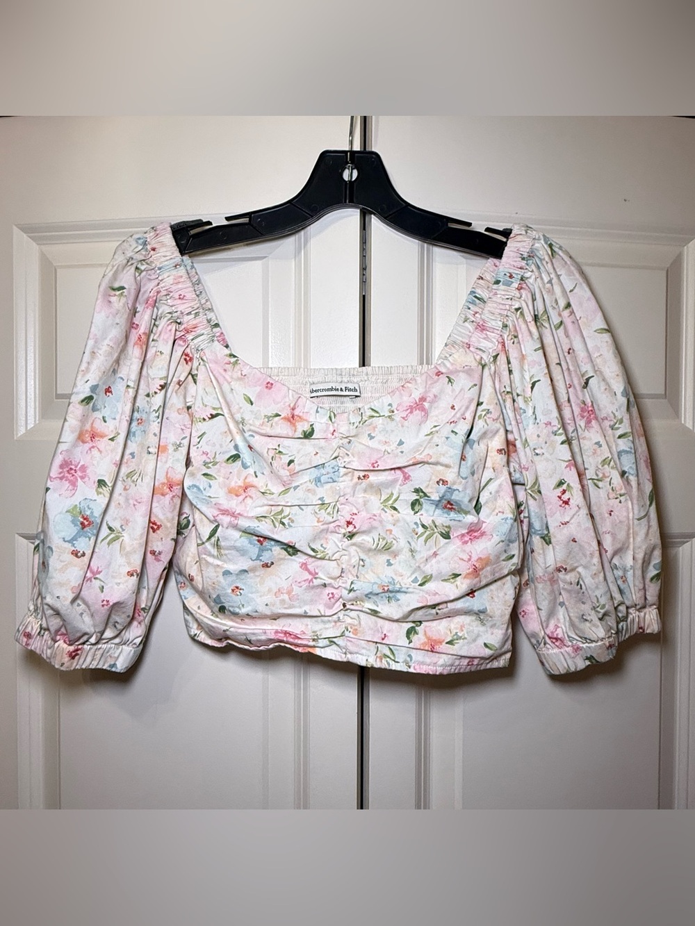 Abercrombie & Fitch White Floral Ruched Puff-Sleeve Crop Top